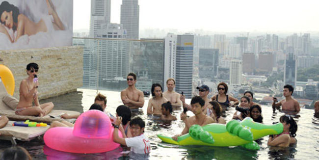 Katy Perry in Infinity Pool at Marina Bay Sands SkyPark 