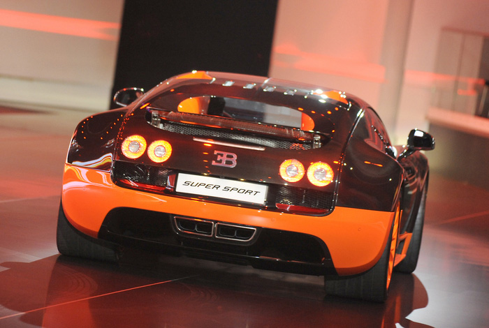 Bugatti Veyron Super Sport Lightness is another crucial factor for 