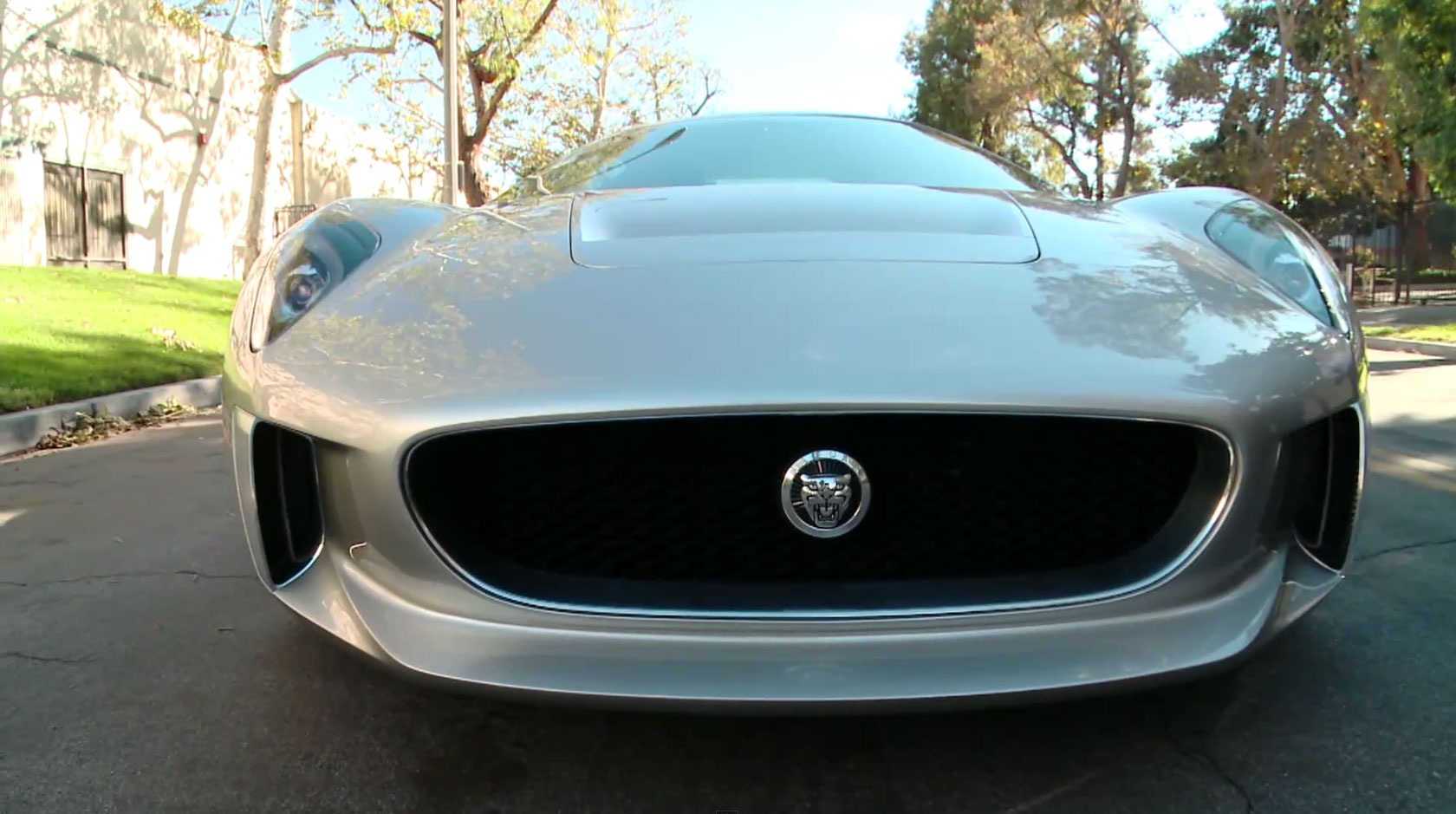 http://www.extravaganzi.com/wp-content/uploads/2011/05/Jaguar-C-X75-Hybrid-Supercar-11.jpg
