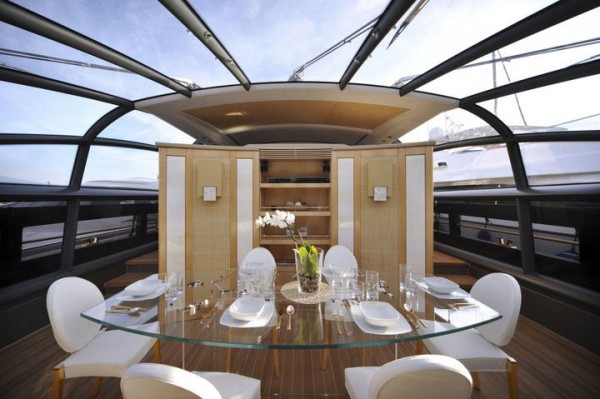 Stuart Hughes Presents The World’s Most Luxurious & Expensive Yacht With 100,000 kg of Gold - www.extravaganzi.com