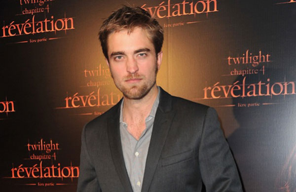 Robert Pattinson to auction a Private Screening of Breaking Dawn