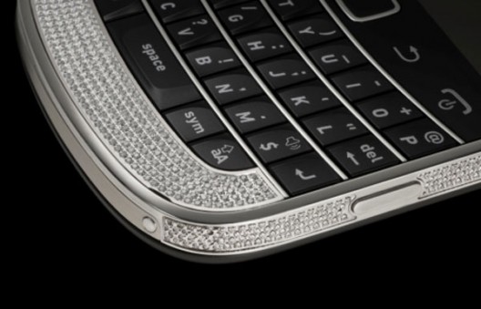 BlackBerry Bold Full Swarovski 9900 by Amosu Couture