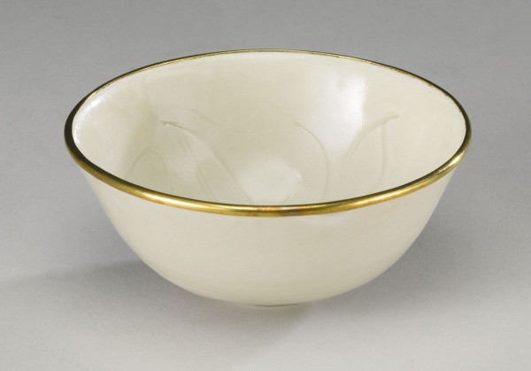 Rare Chinese bowl found at garage sale fetches $2.25 million at auction