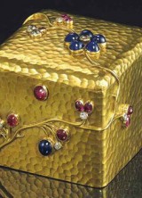 A JEWELED GOLD BOX