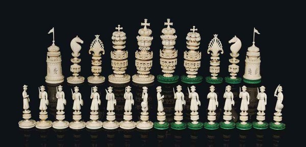 AN ANGLO-INDIAN IVORY CHESS SET BERHAMPUR, FIRST HALF 19TH CENTURY