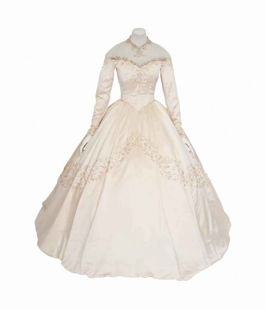 Elizabeth Taylors First Wedding Gown Could Fetch $75,000 at Auction