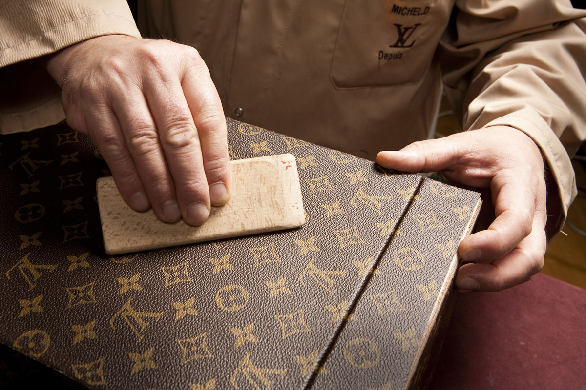 SoHo, New York Enriched by Louis Vuitton’s First in-store Atelier - eXtravaganzi