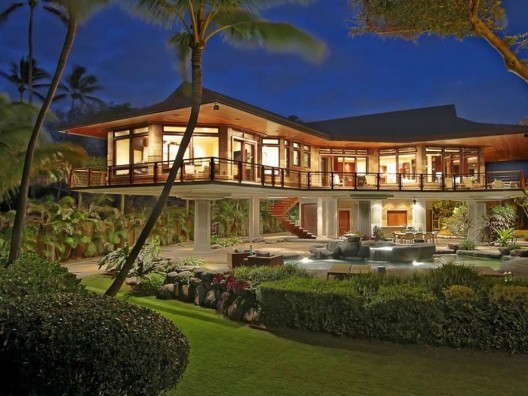 Magnificent beachfront residence in Hawaii