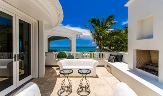 Celine Dion, a star that does not need much to introduce, selling her house at Jupiter Island, Florida via a Canadian realtor
