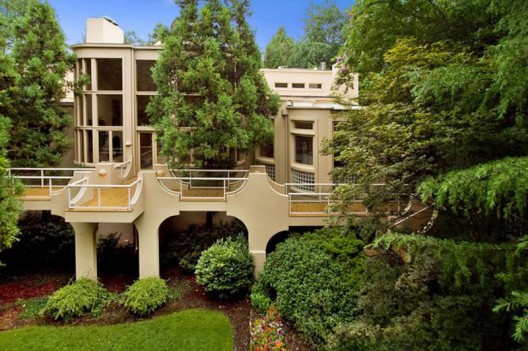 Co-Founder of Home Depot Sells his Mansion