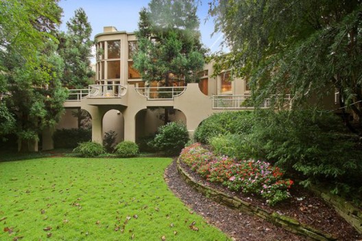 Co-Founder of Home Depot Sells his Mansion