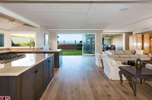 Leonardo DiCaprios ocean front Malibu home for sale for $18.9 million