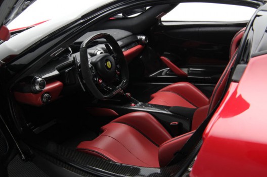 Limited-Edition-Ferrari-LaFerrari-1-8-Scale-Model-3