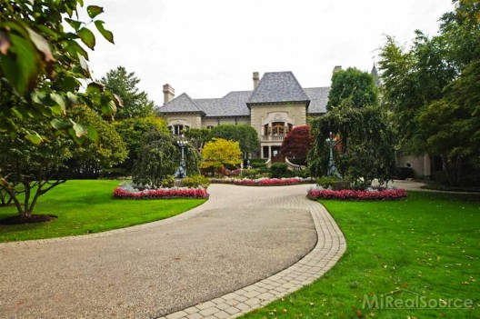 Art Van Founder's Lakeside Mansion on Sale for $15.9 Million
