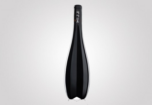 Zaha Hadid designs a limited edition wine bottle for Leo Hillinger