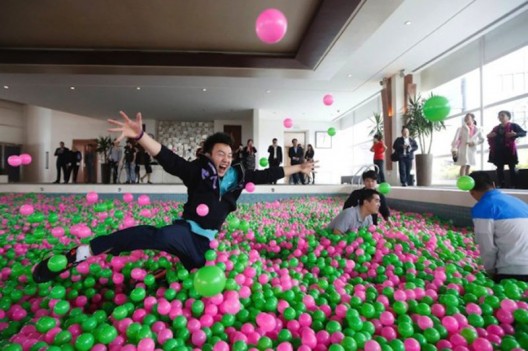 Shanghai hotel creates worlds largest ball pit
