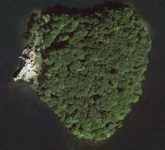 Angelina Jolie Followed Her Heart when Bought $20 Million Heart-shaped Island for Brad Pitt