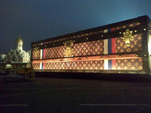 A gigantic Louis Vuitton trunk takes over the Red Square, Moscow