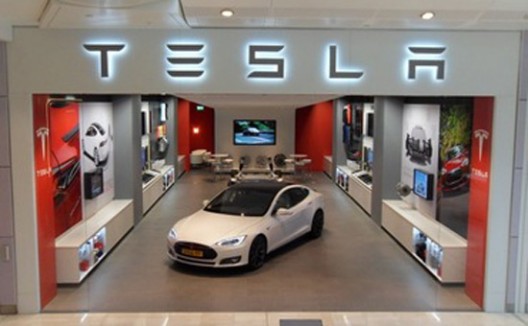 Tesla opens first London store