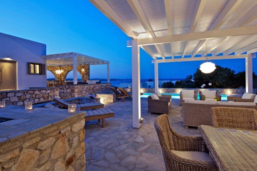 Traditional Charm Blended With Modern Luxury: Almyra Villa in Paros, Greece