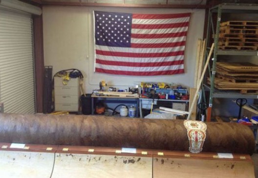 #5 El Gigante – World’s Largest Cigar Sold For $185,000