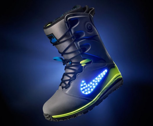 Flashy Lunarendor Quickstrike Snowboard Boots by Nike
