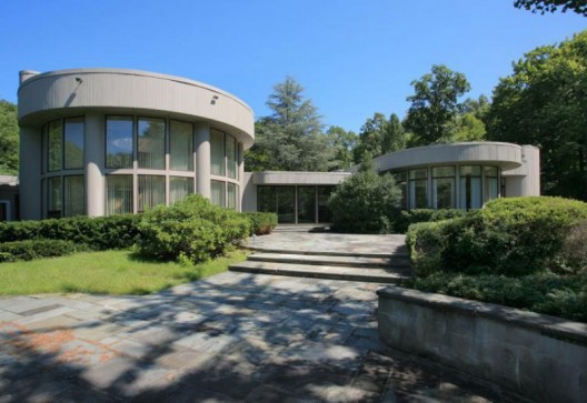 Whitney Houstons New Jersey mansion put on the market