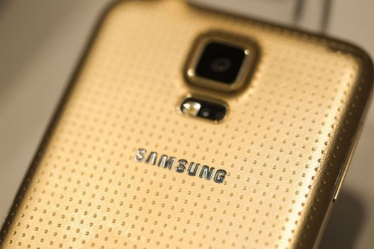 Gold Samsung Galaxy S5 exclusively for Vodafone UK