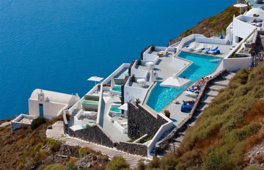 The Whitewashed Palace in Santorini That You May Never Want to Leave