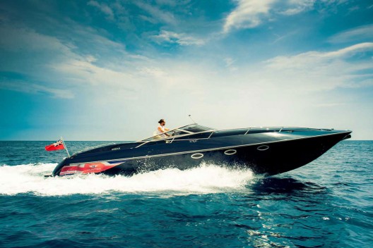 Iconic British manufacturer of high-performance, luxury powerboats and tenders, Hunton, is bringing its wares to the United States market to familiarize consumers with its heritage and stunning range of its made to order powerboats.