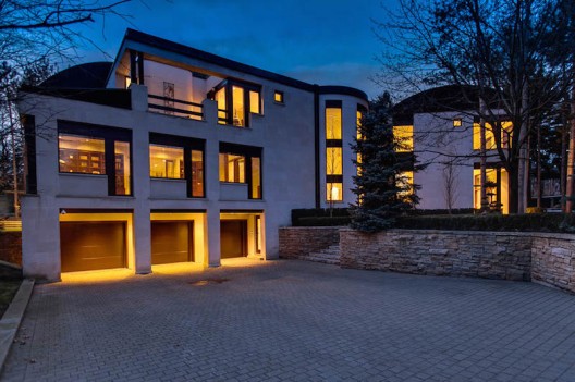 Extravagant Mississauga Mansion Goes Under the Hammer for Half the Price