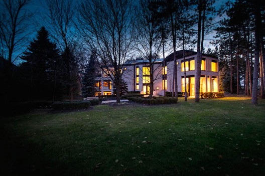 Extravagant Mississauga Mansion Goes Under the Hammer for Half the Price