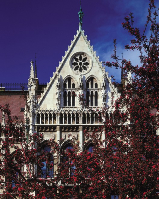 Calling all vampire lovers! The Four Seasons Hotel Gresham Palace creates Twilight in Budapest experience