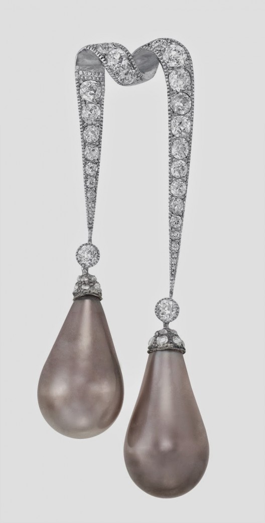 Pair of Rare Natural Pearls Sold for $3,3 Million and Set Auction Record