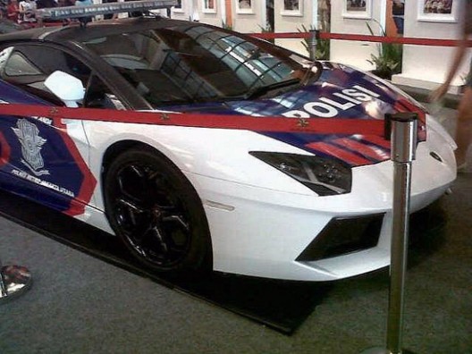 Law enforcement in Indonesia also received this precious car, and with Aventador they also get Lamborghini Gallardo