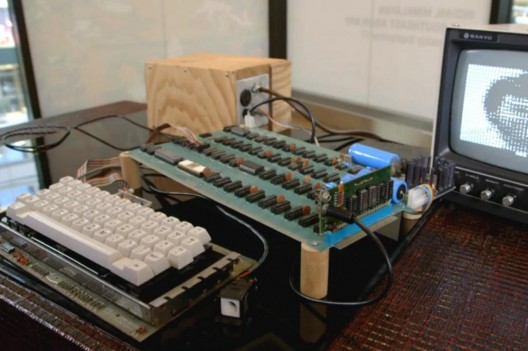 Working Apple-1 Computer Sold for Record $905,000 at Bonhams Auction