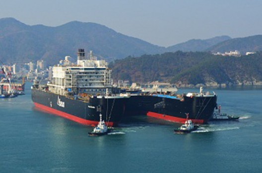 The largest ship in the world, dubbed "Peter Sheltem", sailed from South Korean shipyards "Daewoo"