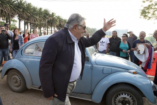 A million dollars for VW Beetle is the amount that the Arab sheik is ready to serve to Uruguayan President José Mujica in exchange for his blue Beetle from 1987