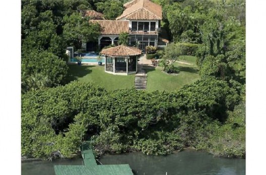 Slashed Price for Burt Reynolds' Palm Beach County Home