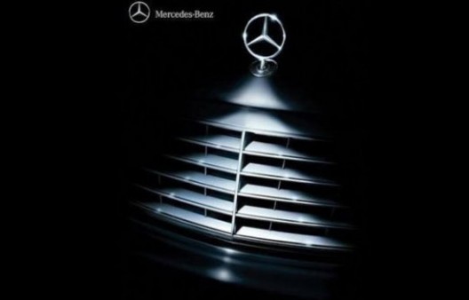 for about 300 ($374), Mercedes offers its own star that attaches to the top of the tree