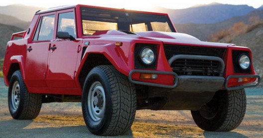 At RM Auctions, which will be held next month, will be offered a Lamborghini LM002 model