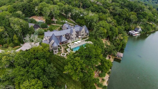 Secluded Tennessee Lakefront Retreat on Sale for $5,6 Million