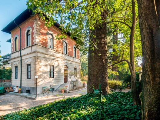 Vintage Villa Near Milan on Sale