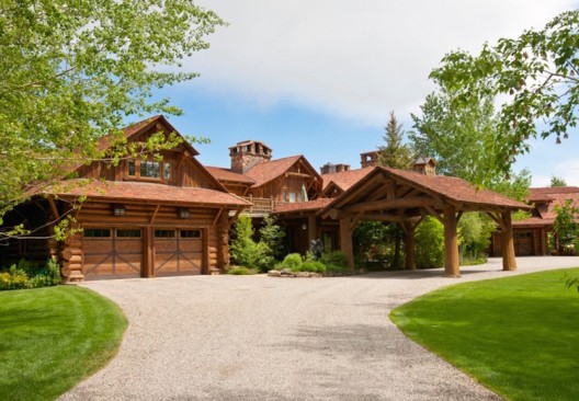 For $10,9 Million This Custom Log Estate in Wyoming Can Be Yours