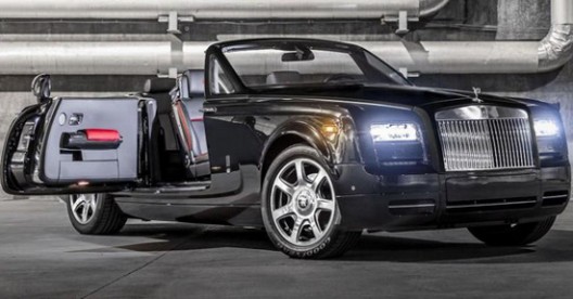 Rolls-Royce, only for US customers, has offered special edition of its model Phantom Drophead Coupe