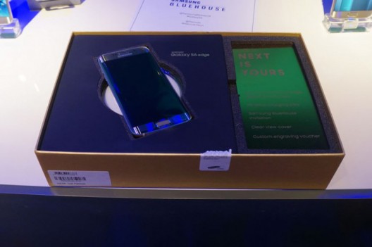 Samsung S6 Edge Gold Harrods Edition With 128GB of Storage