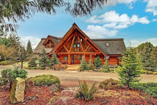 Magnificent Estate With Swedish Log Home On Sale For $1,25 Million
