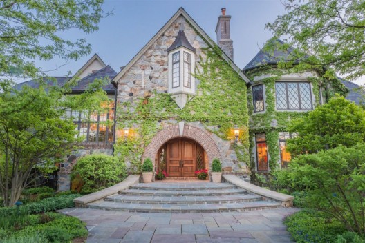 Hidden Ponds Estate in Barrington Hills, Illinois Can Be Yours For $18.755 Million