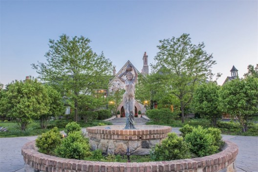 Hidden Ponds Estate in Barrington Hills, Illinois Can Be Yours For $18.755 Million