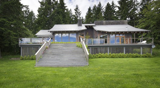 Ready For Rural Living? Sophisticated Country House On Salt Spring Island Awaits You!